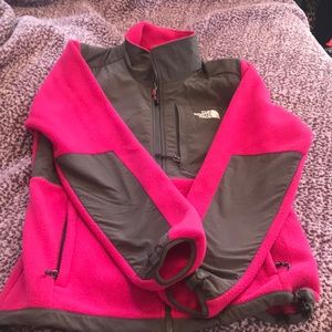 Woman’s north face Denali jacket
